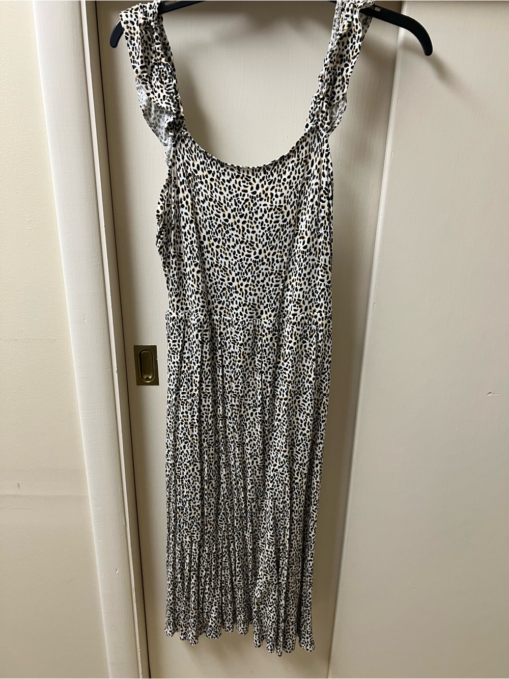 Sleeveless Black and White Leopard Print Midi Dress